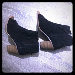 TOMS Majorca Toe Booties LIKE NEW